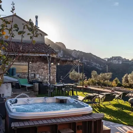 Holiday home Charming House In With Mountain View Laurino