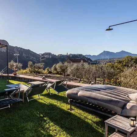 Charming House In With Mountain View Laurino