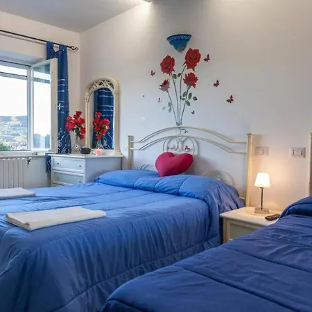 Holiday home Charming House In With Mountain View Laurino