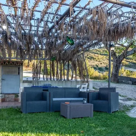 Charming House In With Mountain View Laurino